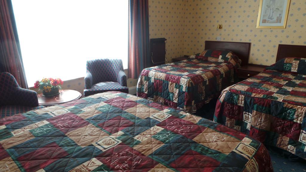 רדינג Roselawn Hotel מראה חיצוני תמונה