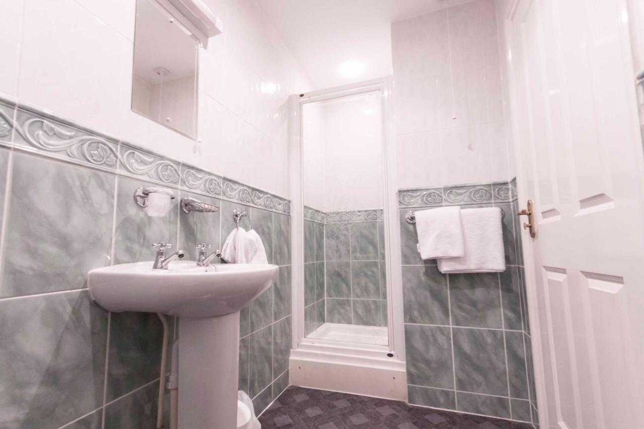 רדינג Roselawn Hotel חדר תמונה