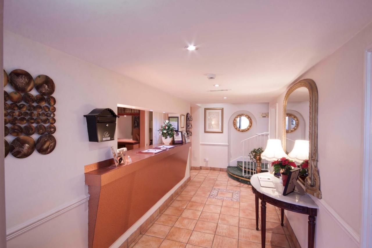 רדינג Roselawn Hotel מראה חיצוני תמונה